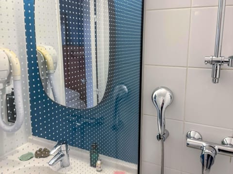 Desk, iron/ironing board, free cribs/infant beds, free rollaway beds