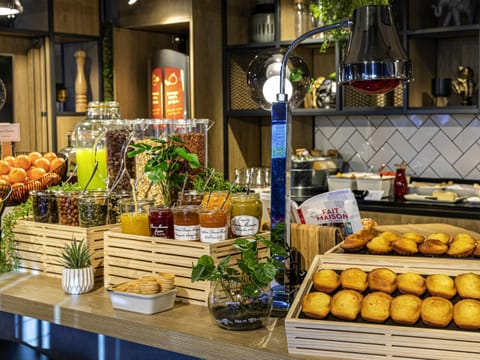Daily buffet breakfast (EUR 10.50 per person)