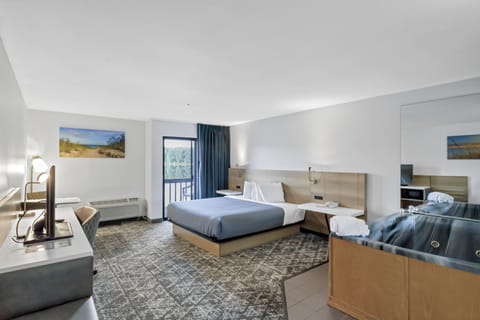 Room, 1 King Bed, Lake View | Iron/ironing board, free WiFi, bed sheets