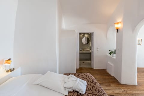 Villa, Jetted Tub (Horizon, Caldera View) | Premium bedding, in-room safe, soundproofing, iron/ironing board