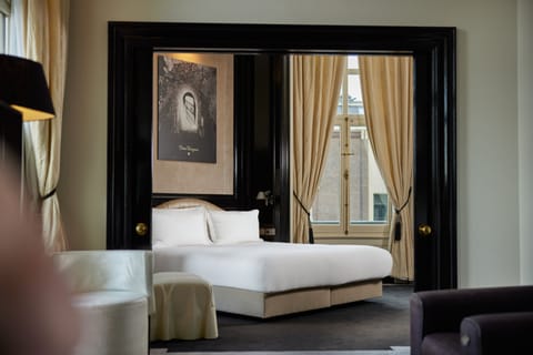 Suite, 1 Twin Bed (Champagne) | Hypo-allergenic bedding, minibar, in-room safe, desk