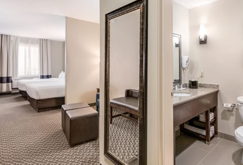 Suite, Multiple Beds, Accessible, Non Smoking | Bathroom | Combined shower/tub, free toiletries, hair dryer, towels