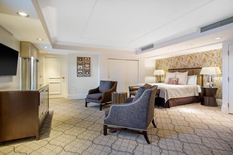 Luxury Suite, 1 King Bed | Premium bedding, in-room safe, desk, laptop workspace
