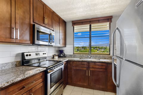 Suite, 2 Bedrooms | Private kitchen | Microwave, dishwasher, eco-friendly cleaning products