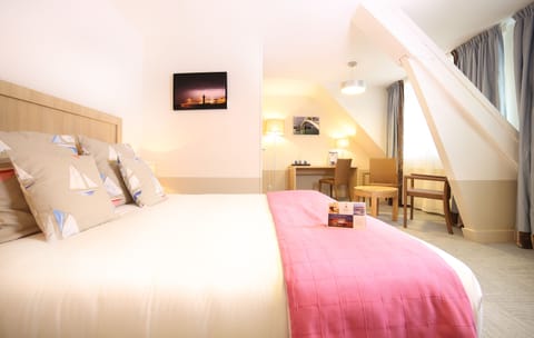 Deluxe Room, Harbor View | Premium bedding, desk, free WiFi, bed sheets