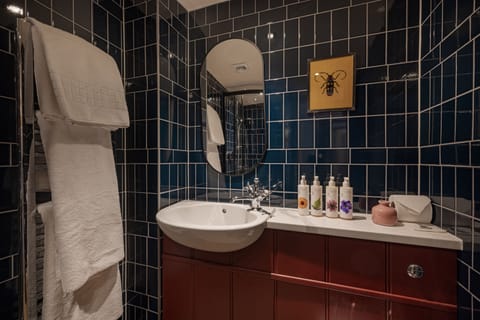 Basic Double Room | Bathroom | Free toiletries, hair dryer, towels