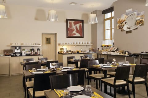 Daily buffet breakfast (EUR 18 per person)