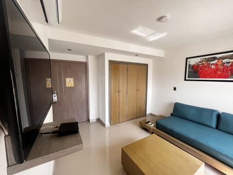 Family Room | Living room | 42-inch LCD TV with digital channels, TV