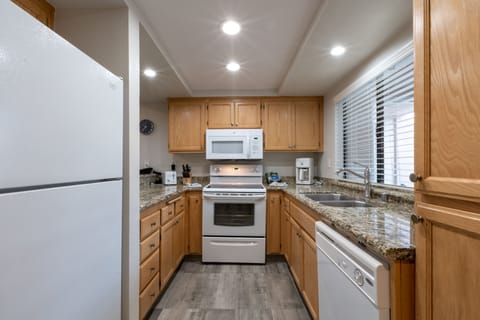 Condo | Private kitchen | Fridge, microwave, oven, dishwasher