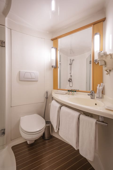 Room (for 1 or 2 persons) | Bathroom | Shower, eco-friendly toiletries, hair dryer, towels