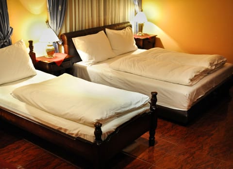 Triple Room, 3 Twin Beds | Premium bedding, minibar, in-room safe, desk