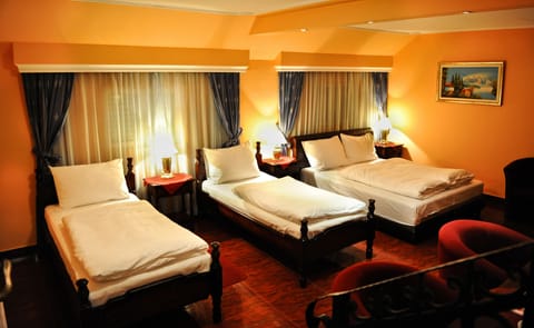 Triple Room, 3 Twin Beds | Premium bedding, minibar, in-room safe, desk