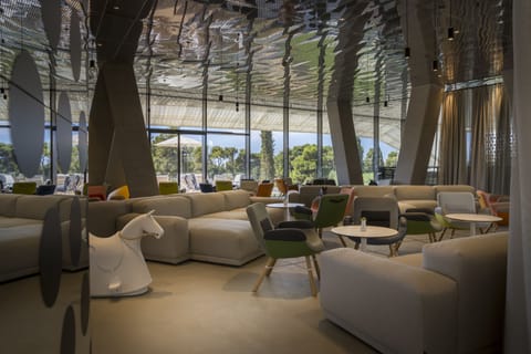 Lobby lounge
