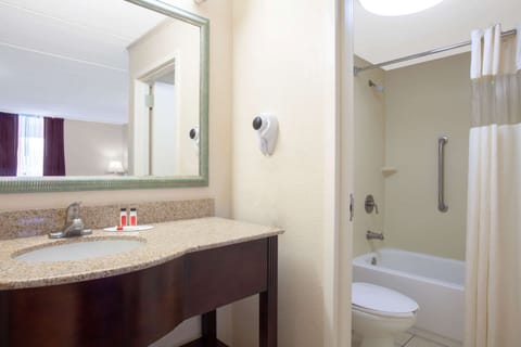 Room, 1 Queen Bed, Non Smoking | Bathroom | Combined shower/tub, free toiletries, hair dryer, towels