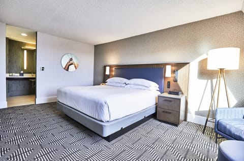 Suite | Premium bedding, in-room safe, desk, iron/ironing board