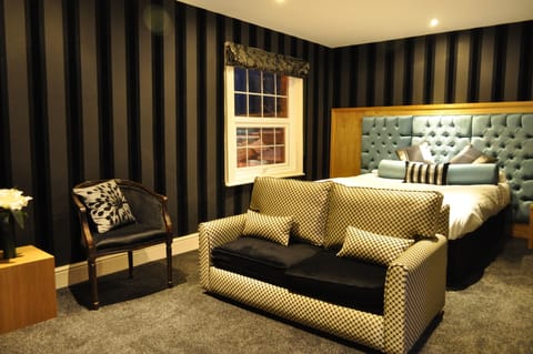 Luxury Suite | Individually decorated, individually furnished, desk, laptop workspace