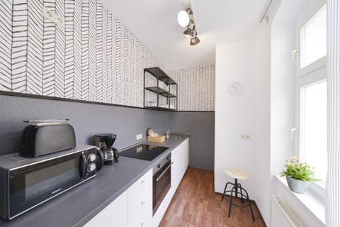 Studio | Private kitchen | Fridge, microwave, oven, stovetop