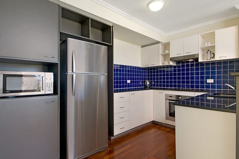 Deluxe Apartment, 1 Bedroom | Private kitchen | Full-size fridge, microwave, oven, stovetop