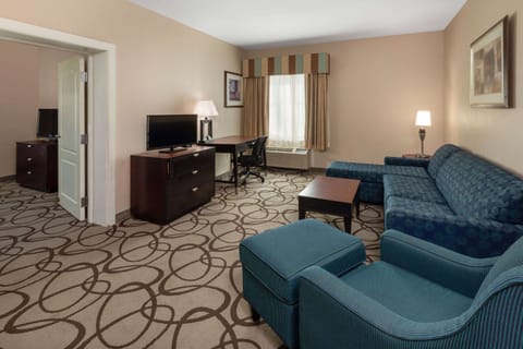 Suite, 1 Bedroom, Non Smoking | Premium bedding, desk, blackout drapes, iron/ironing board