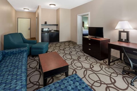 Suite, 1 Bedroom, Non Smoking | Premium bedding, desk, blackout drapes, iron/ironing board