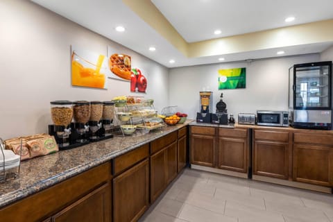 Free daily continental breakfast