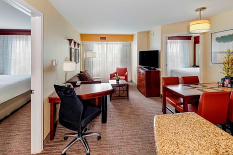 Suite, 2 Bedrooms | In-room safe, desk, iron/ironing board, free cribs/infant beds