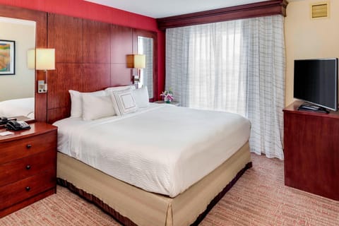 Suite, 2 Bedrooms | In-room safe, desk, iron/ironing board, free cribs/infant beds