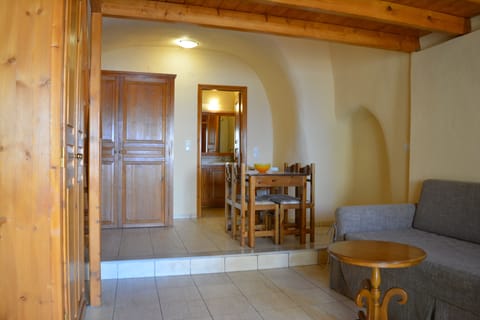 Apartment (Maisonette) | In-room safe, soundproofing, iron/ironing board, free WiFi