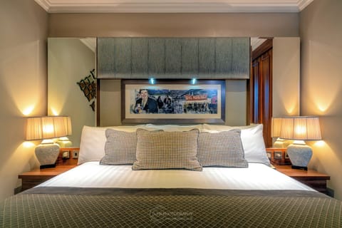 Executive Junior Suite Penthouse | Hypo-allergenic bedding, blackout drapes, bed sheets