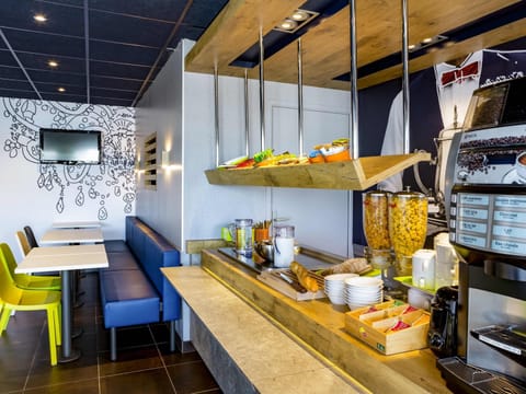 Daily buffet breakfast (EUR 9 per person)