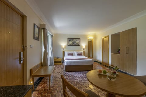 Premier Room, Garden View | Minibar, blackout drapes, iron/ironing board, bed sheets