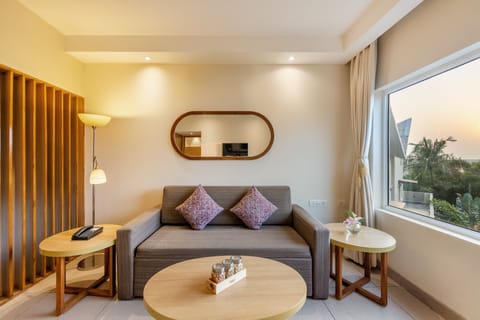 Privilege Suite, 1 Double Bed with Sofa bed, Garden View | Living area | LCD TV, books