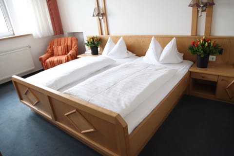 Comfort Double or Twin Room | In-room safe, desk, free cribs/infant beds, free WiFi