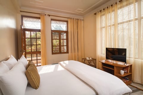 Shivalik | 1 bedroom, premium bedding, desk, free WiFi