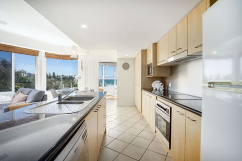 2 Bedrooms Jetted Tub Apartment | Private kitchen | Full-size fridge, microwave, oven, stovetop