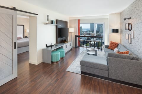 Suite, 1 King Bed, View (Gaslamp Quarter View) | Premium bedding, in-room safe, desk, laptop workspace