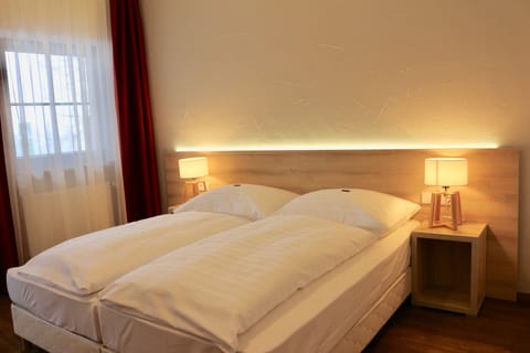 Superior Double Room | Desk, blackout drapes, free WiFi, bed sheets