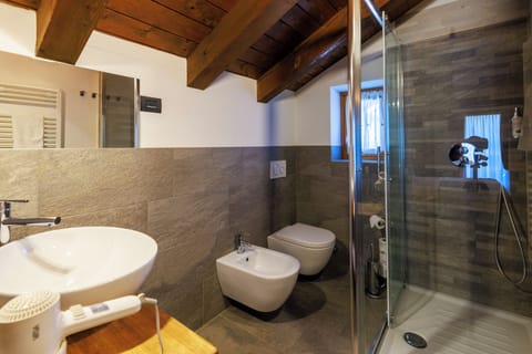 Romantic Double Room | Bathroom | Shower, free toiletries, hair dryer, bathrobes