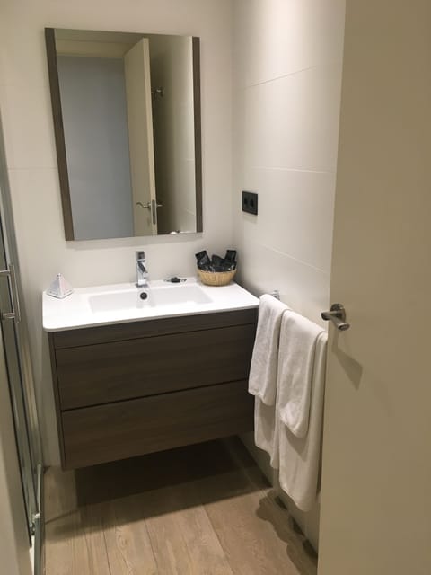 Apartment, 1 Bedroom | Bathroom | Shower, free toiletries, hair dryer, towels