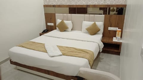 Deluxe Room, 1 Double Bed | 1 bedroom, Egyptian cotton sheets, premium bedding, Select Comfort beds