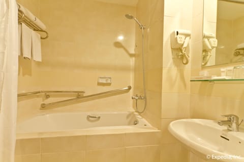 Royal Suite, 1 King Bed | Bathroom | Shower, free toiletries, hair dryer, slippers