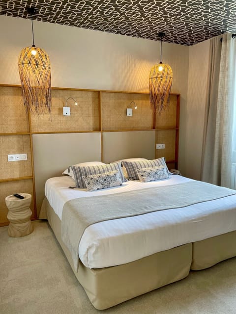 Superior Double or Twin Room, Sea View | Premium bedding, in-room safe, desk, laptop workspace