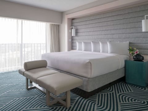 Suite (Bi Level) | Premium bedding, in-room safe, individually decorated
