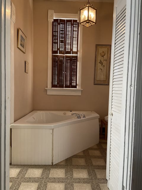 Exclusive Room | Jetted tub