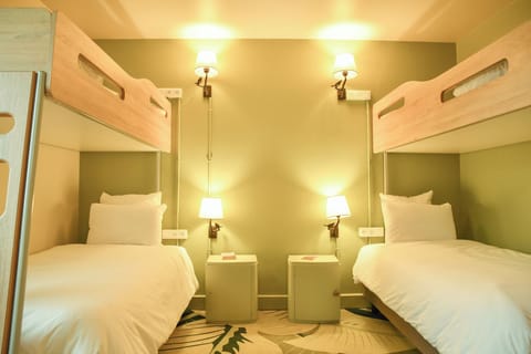 Room, Multiple Beds (Tribe) | Premium bedding, pillowtop beds, in-room safe, soundproofing