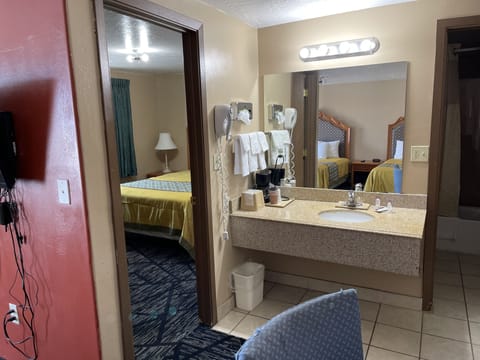 Suite, Multiple Beds, Non Smoking | Desk, iron/ironing board, free WiFi, bed sheets