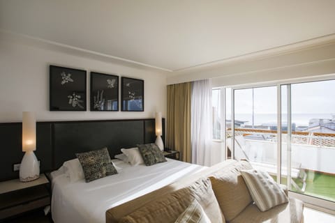 Junior Studio Suite, 1 Bedroom, Balcony, Ocean View | Blackout drapes, free WiFi, bed sheets