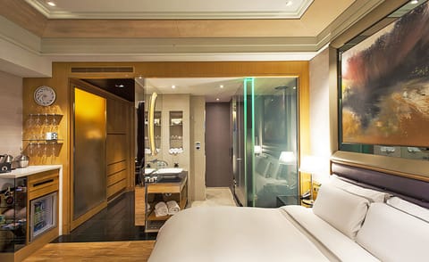 Premium Room, 1 Queen Bed | Bathroom | Designer toiletries, hair dryer, bathrobes, slippers