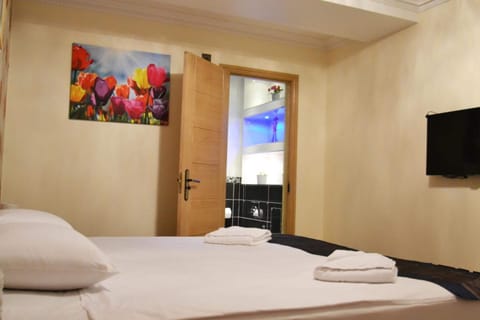 In-room safe, iron/ironing board, free WiFi, bed sheets