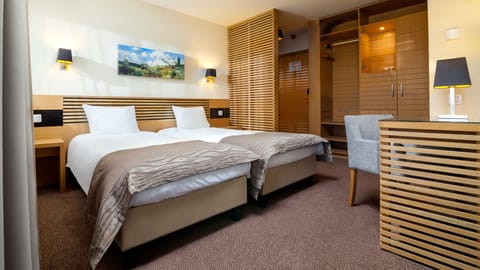 Standard Twin Room | Premium bedding, minibar, in-room safe, desk